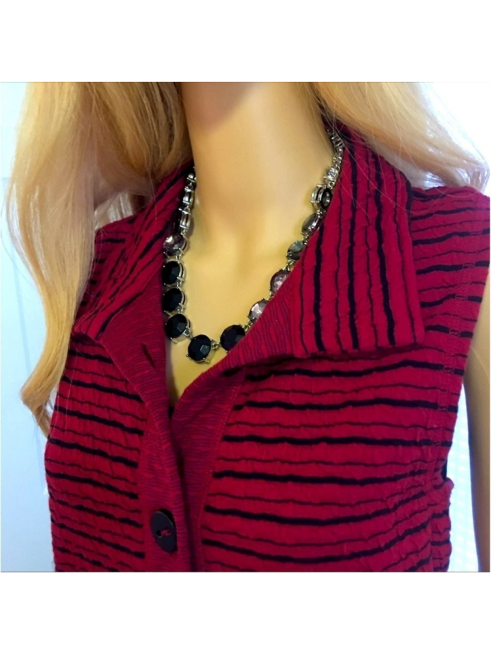 DARK RED FIGURE FLATTERING RIBBED SWEATER VEST